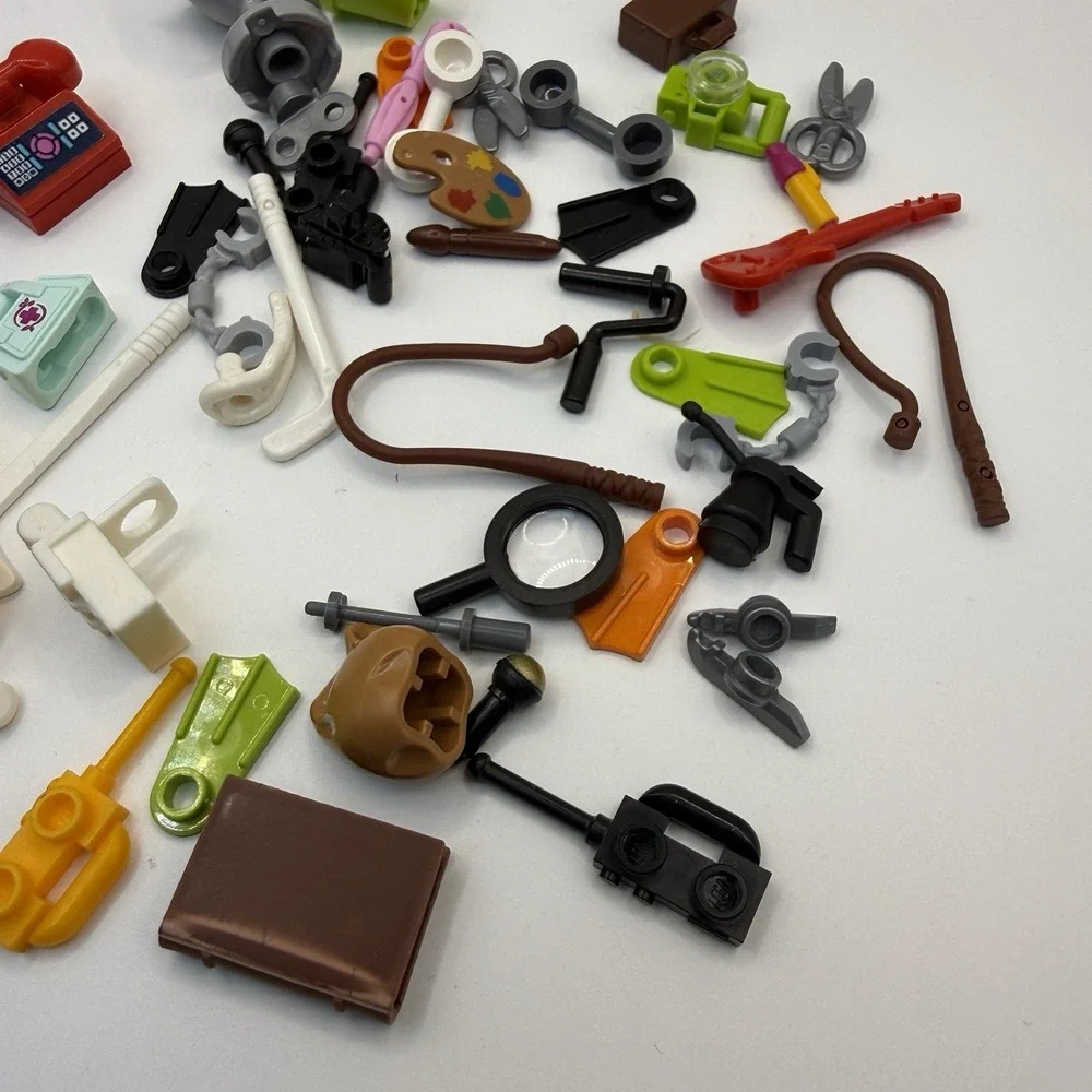 Lego Lot of 50 Minifigure Accessories Holdable/ Wearable Suitcase Guitar 002 - Picture 3 of 5